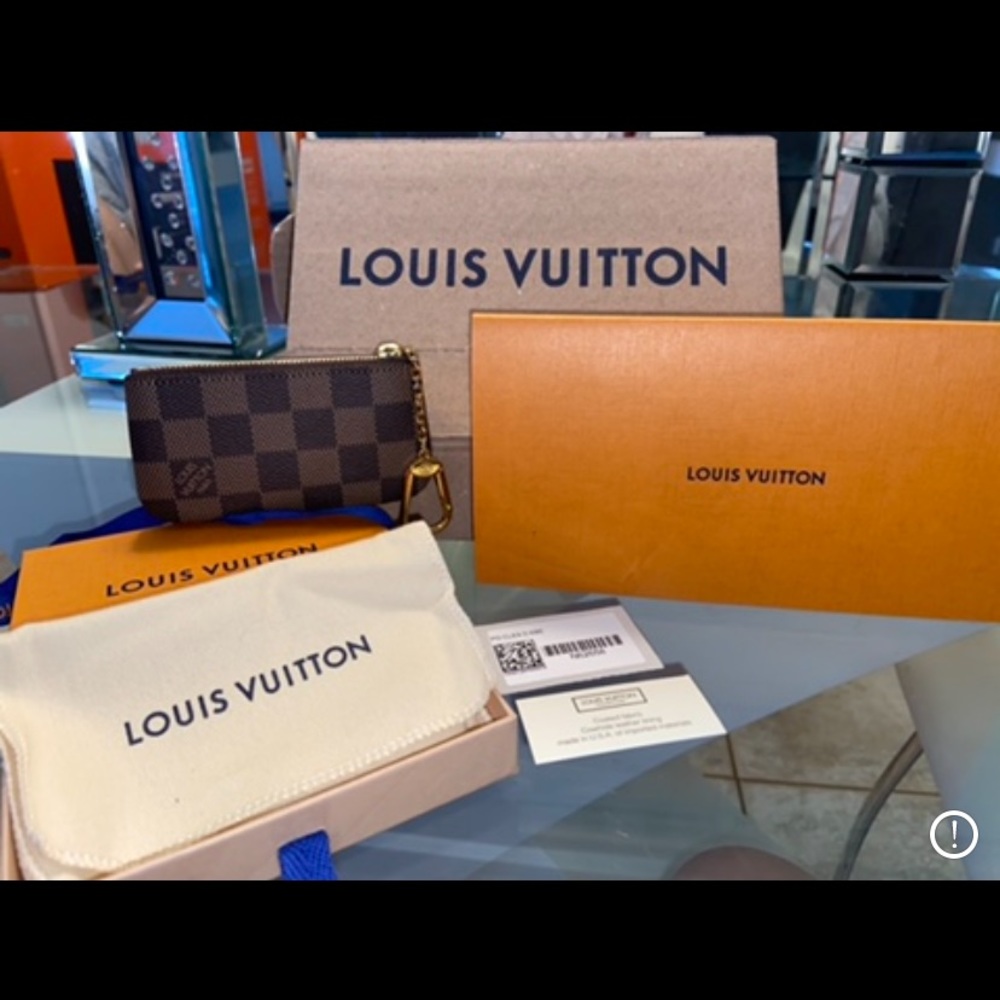 AUTHENTIC NEW LOUIS VUITTON KEY POUCH
